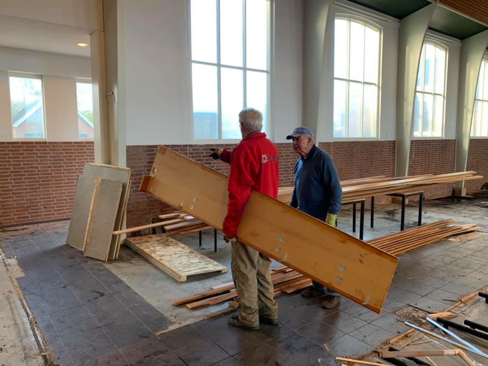 Er was veel hulp tijdens de bouw en sloop